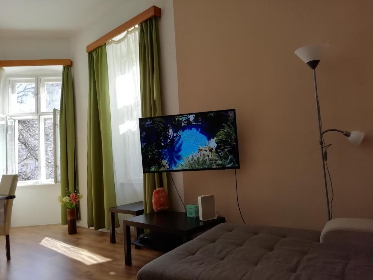 Anna Apartman Eger Exterior photo